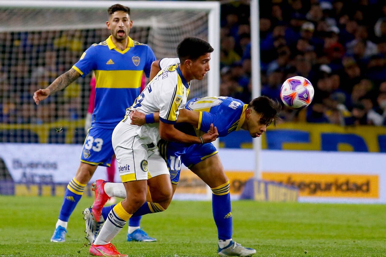 El juvenil Kevin Ortiz frena como puede a Romero y Varela protesta