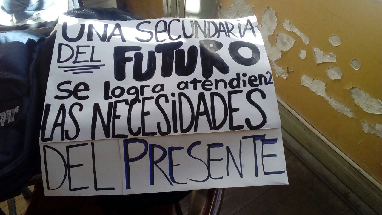 Los estudiantes dieron una conferencia de prensa en la que anunciaron la continuación de las tomas.