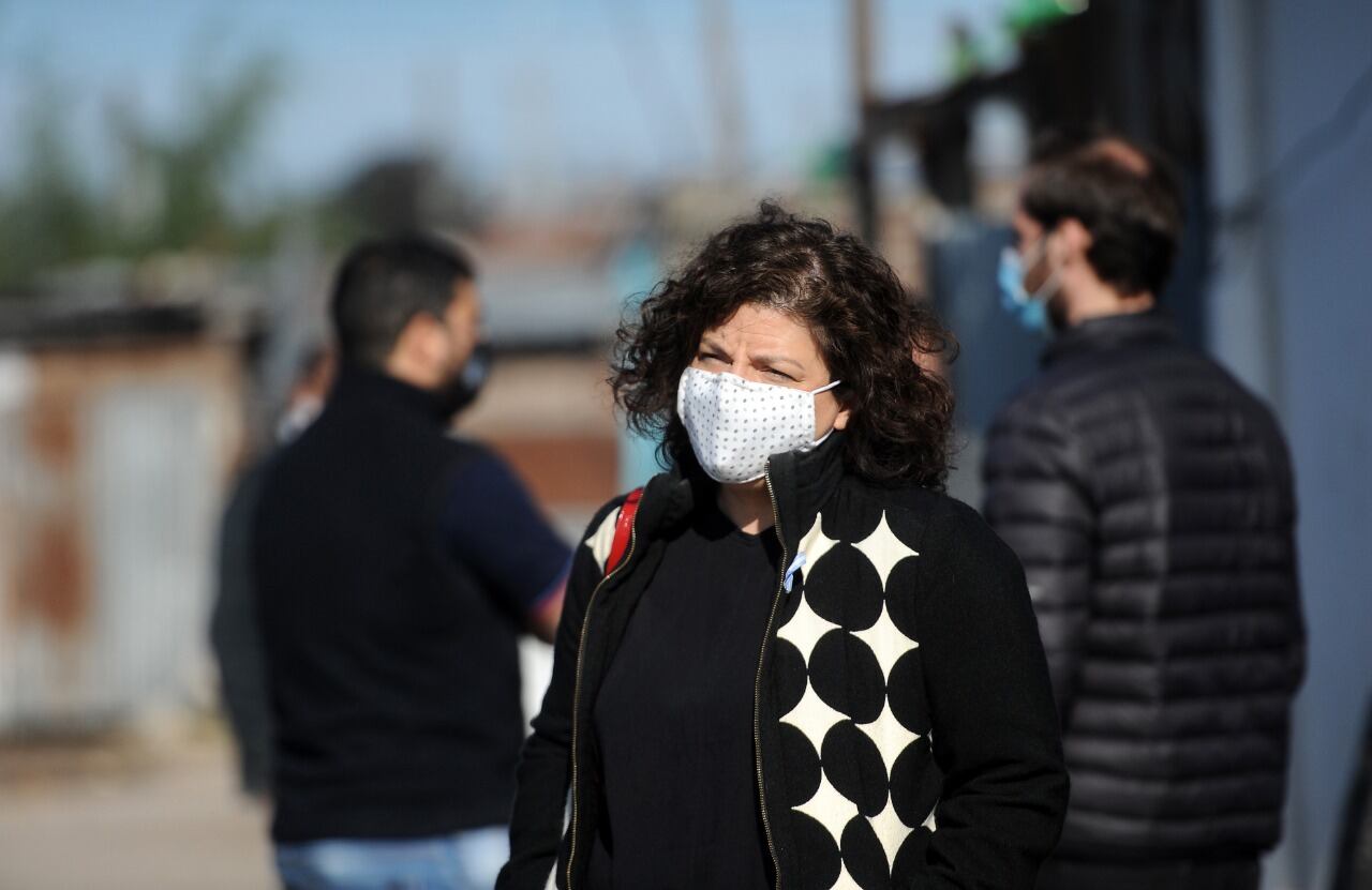 La viceministra Carla Vizzotti viajó a Rusia para conocer las pruebas de la vacuna.