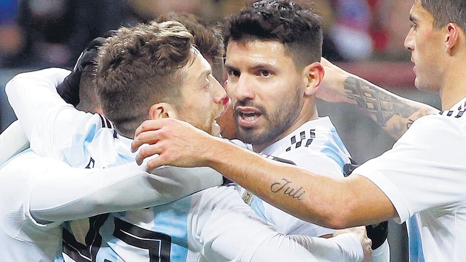 “Me molestan las críticas que no son futbolísticas”, indicó el jugador.