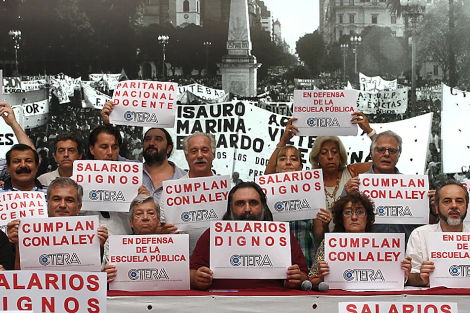 Los docentes advirtieron que el gobierno de Macri "viola la ley".