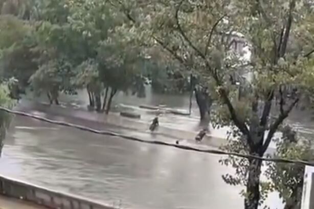 En la zona se desplegó un operativo de Defensa Civil y Bomberos Voluntarios para dar con el adolescente.