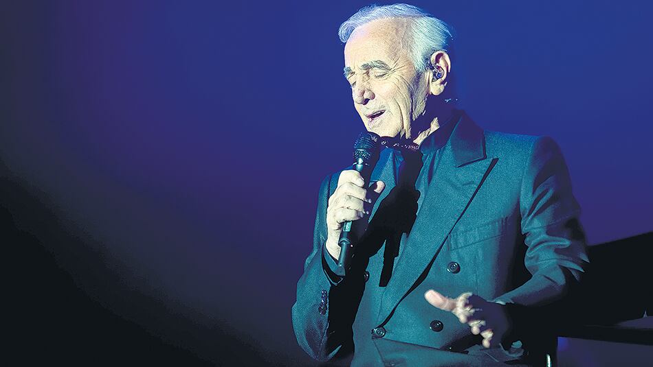 Aznavour imprimió su marca en una época y un género al que dotó de nombre y apellido. “Cantaré mientras mi corazón palpite”, dijo. Y cumplió.