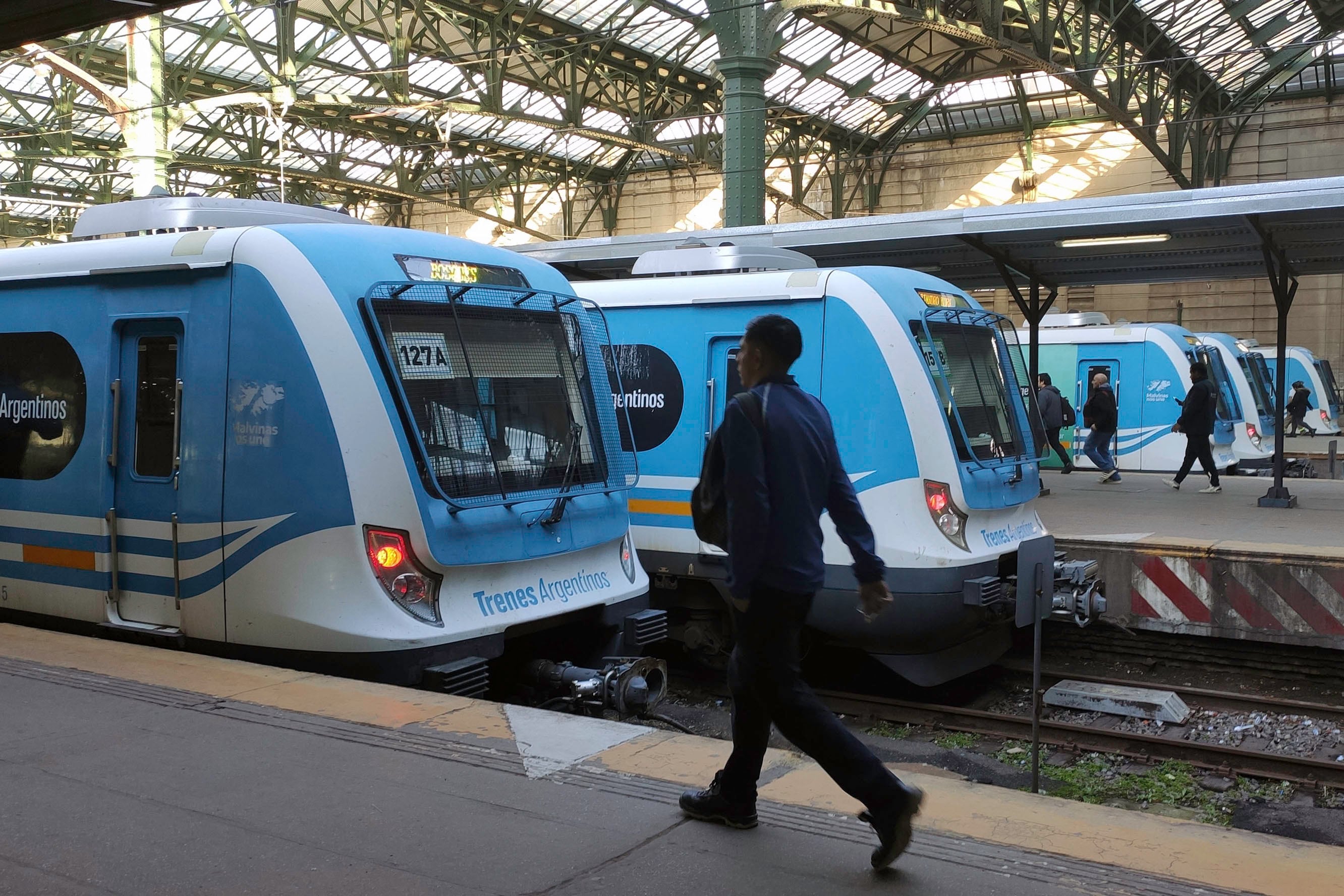 Las cinco líneas ferroviarias interrumpirán todos los servicios de corta y media distancia