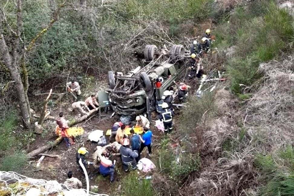 Tragedia en San Martín de los Andes: investigan si el camión del Ejército Argentino tuvo una falla mecánica.