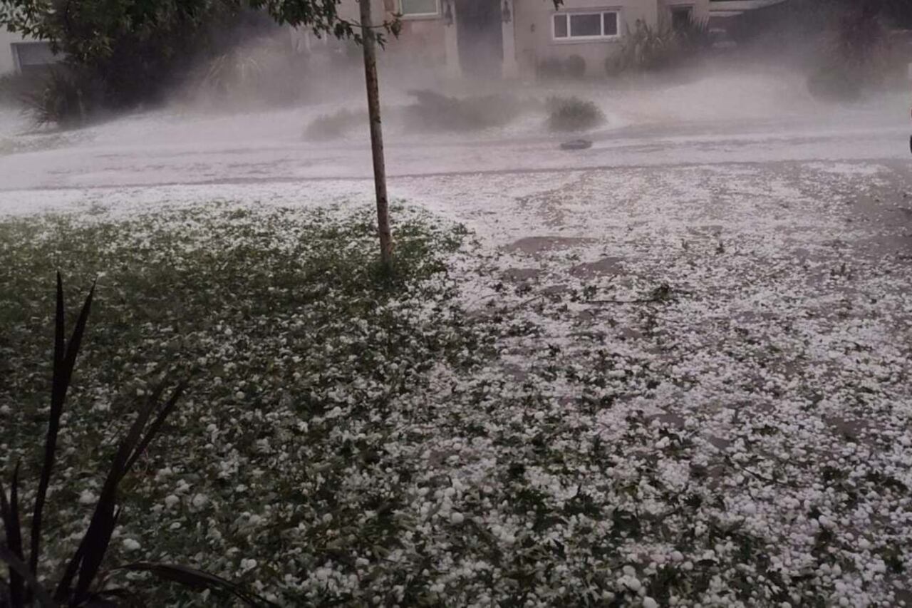 Una imagen de la tormenta de granizo que sacudió Mar del Plata.