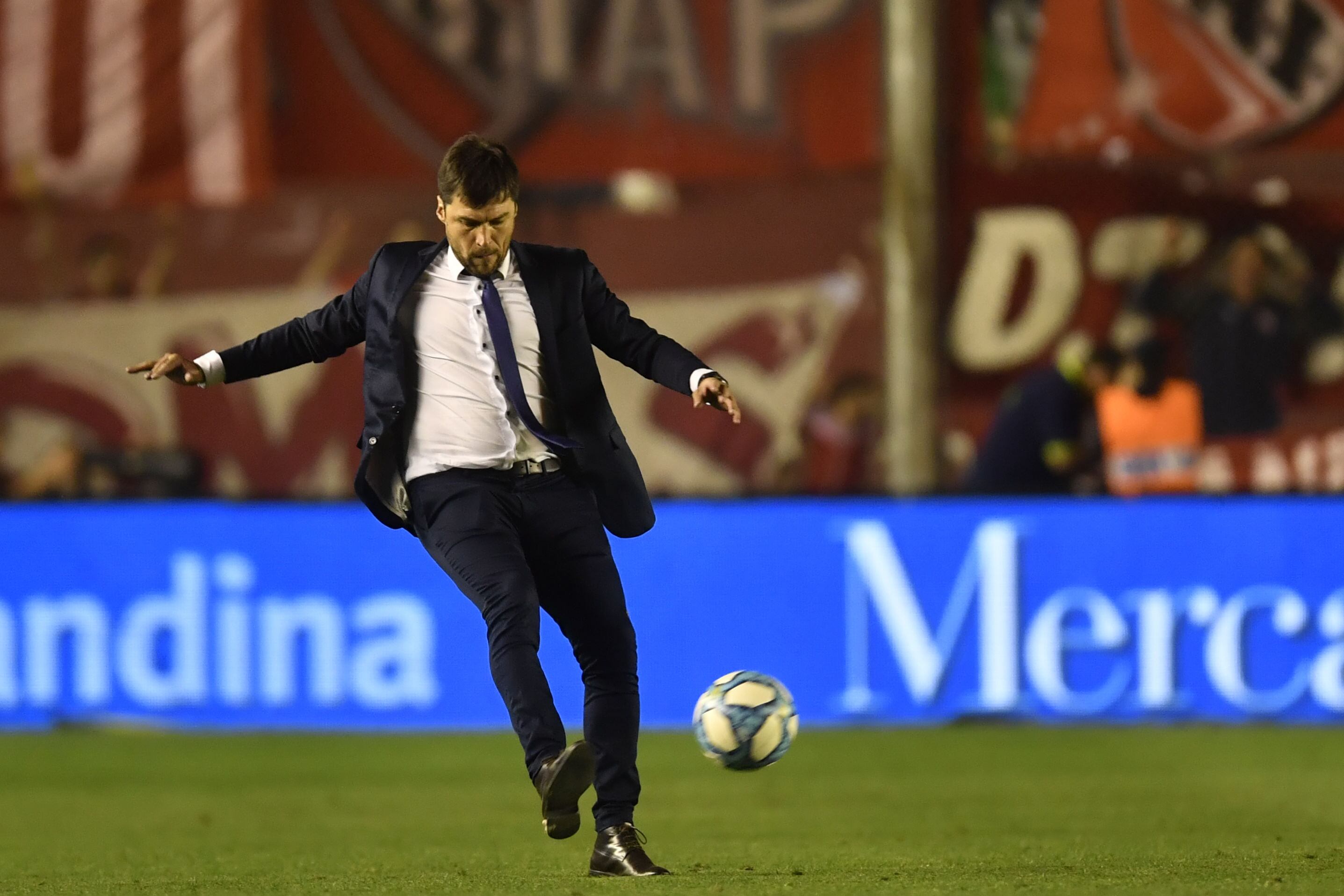 El uruguayo Alexander Medina, DT de Talleres.