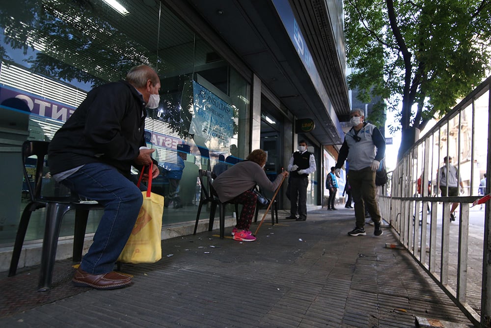 El distanciamiento social y los barbijos llegaron para quedarse