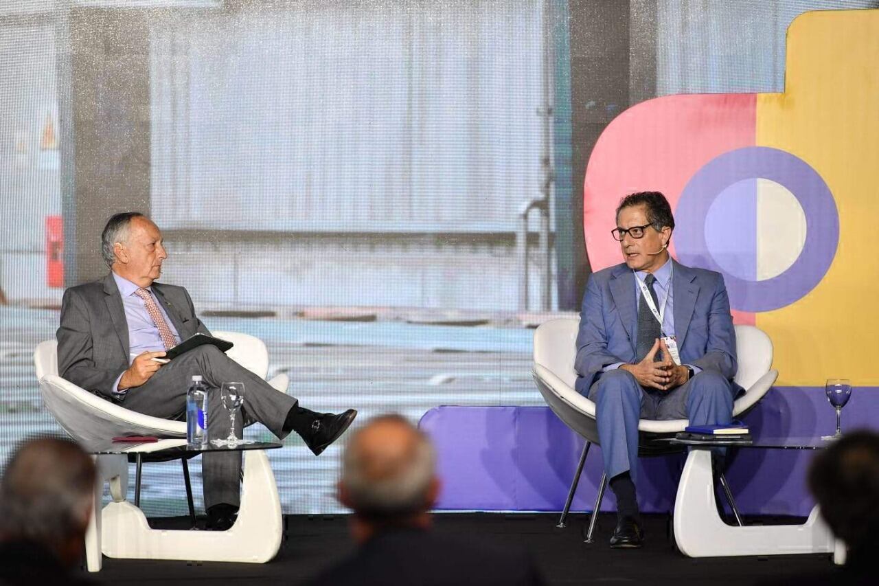 Miguel Pesce (BCRA), junto a Miguel Acevedo (UIA), su anfitrión