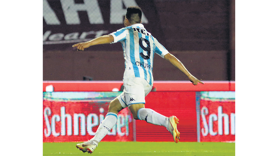 Cristaldo festeja el gol de la victoria, luego de una gran asistencia de Solari.