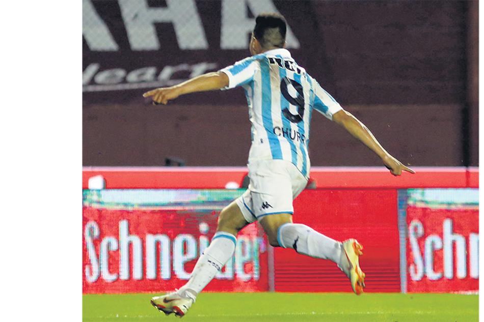 Cristaldo festeja el gol de la victoria, luego de una gran asistencia de Solari.