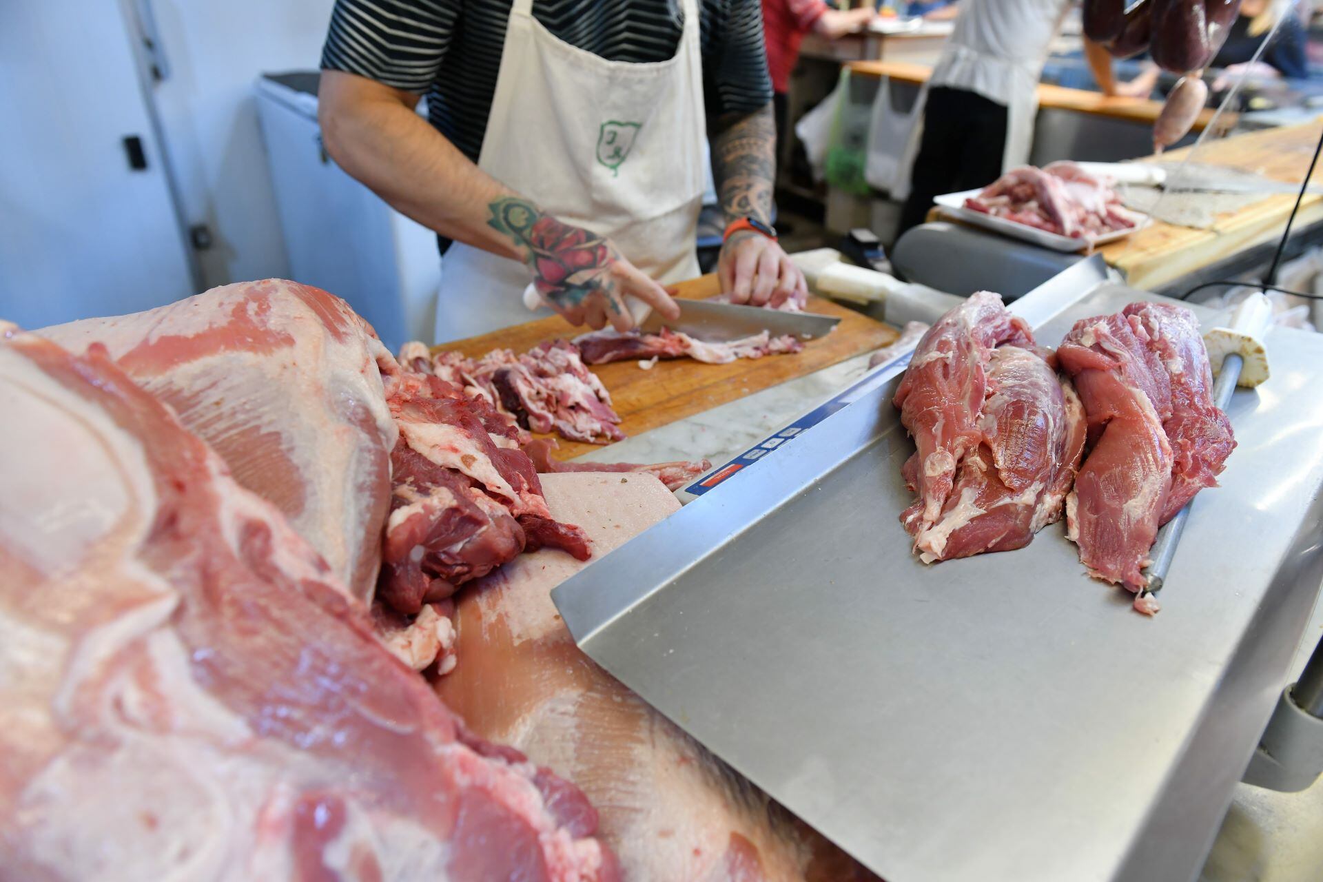 En 2015, el SMVM adquiría 64 kilos de asado. Ahora, 28 kilos.