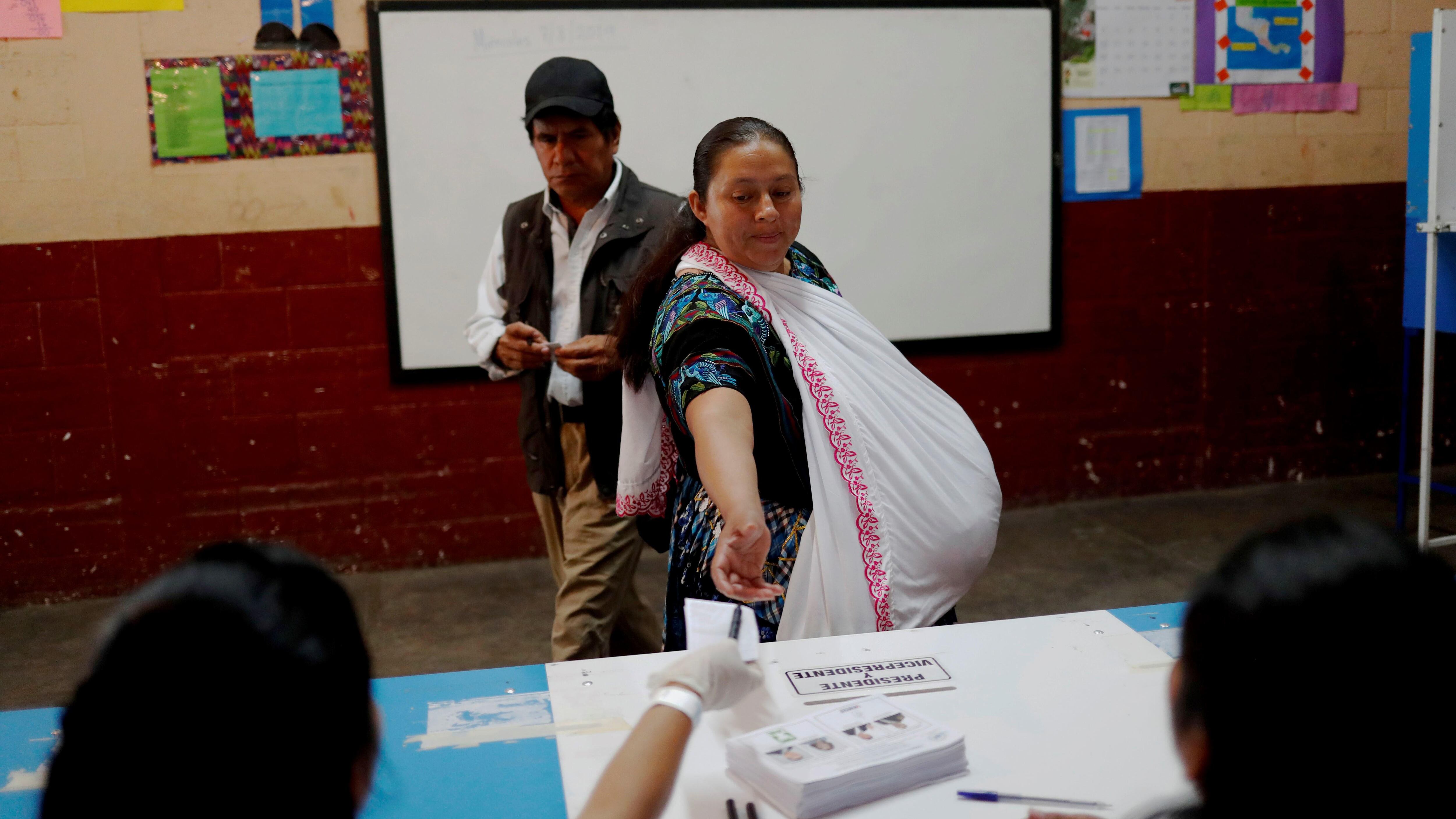 Los guatemaltecos debían elegir entre un candidato de derecha y su rival socialdemócrata.