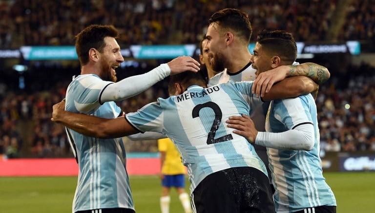 El festejo tras el gol de Mercado, el primero de Argentina en la era Sampaoli.