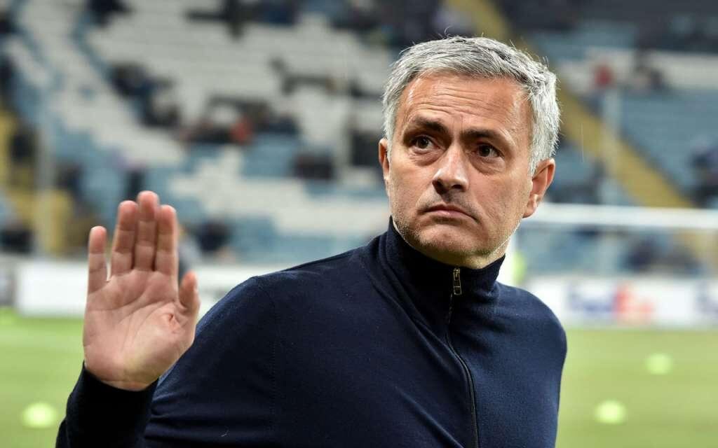 Mourinho dirigirá al Tottenham, en reemplazo del despedido Pochettino.