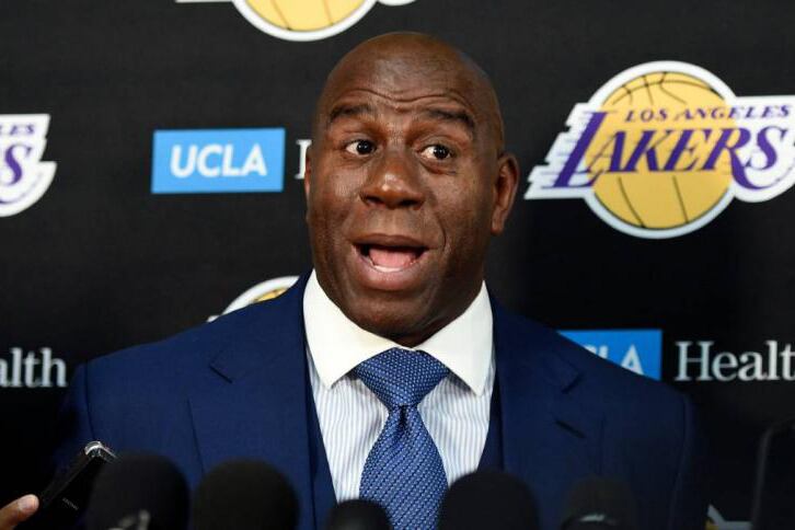 Magic Johnson donará 100 millones de dólares.
