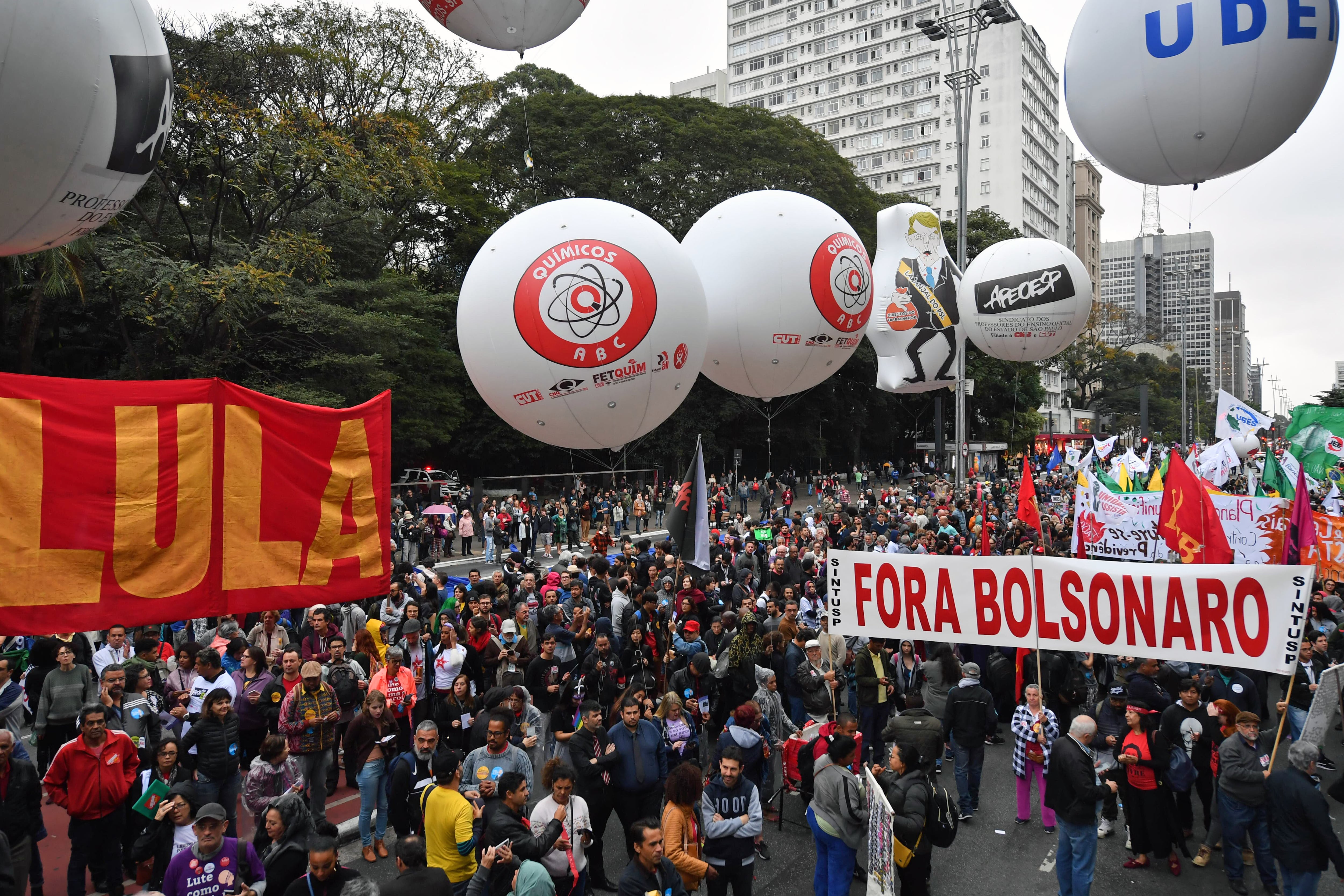 Tercera marcha por la Educación en más de 150 municipios de Brasil.