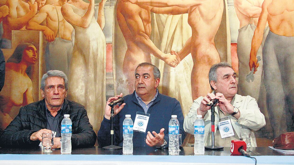 Los triunviros de la CGT, Acuña, Daer y Schmid, enfrentados.