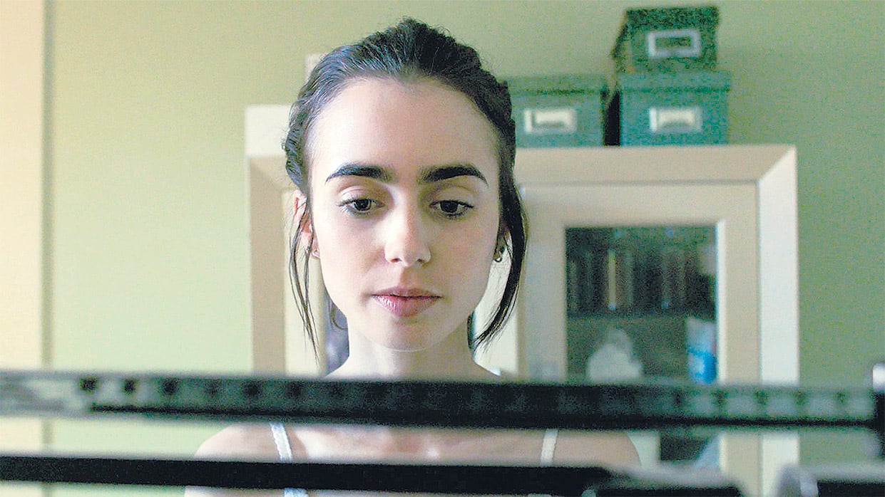 Lily Collins, en el papel protagónico de To the Bone.