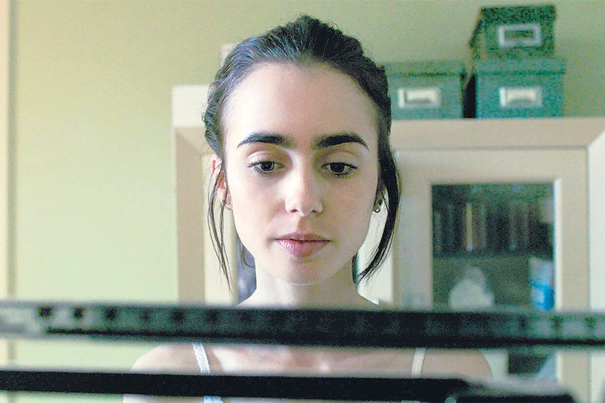 Lily Collins, en el papel protagónico de To the Bone.