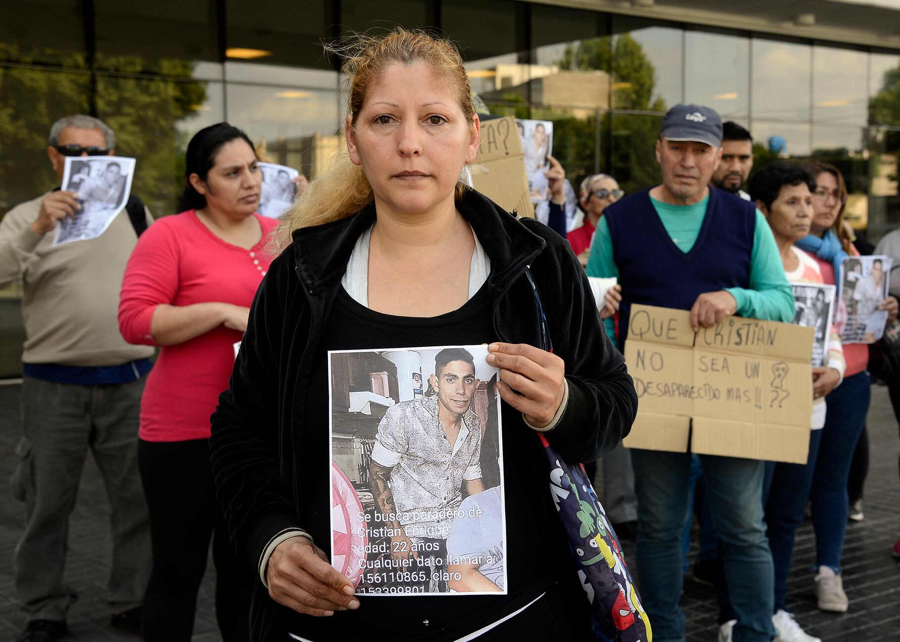 Ayer la familia y vecinos se movilizaron al Centro de Justicia Penal para pedir que lo busquen.