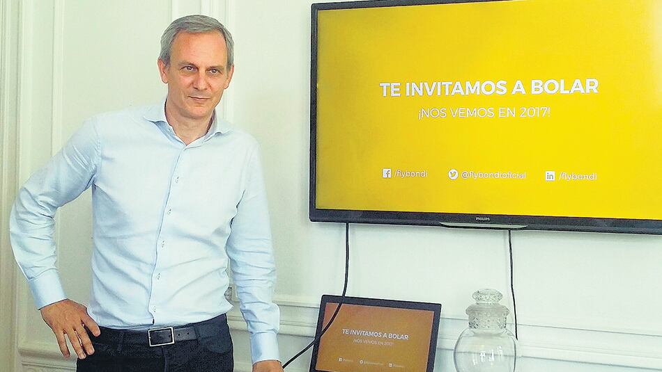 El CEO de Flybondi Julian Cook pretende las manos libres para avanzar sobre la competencia.