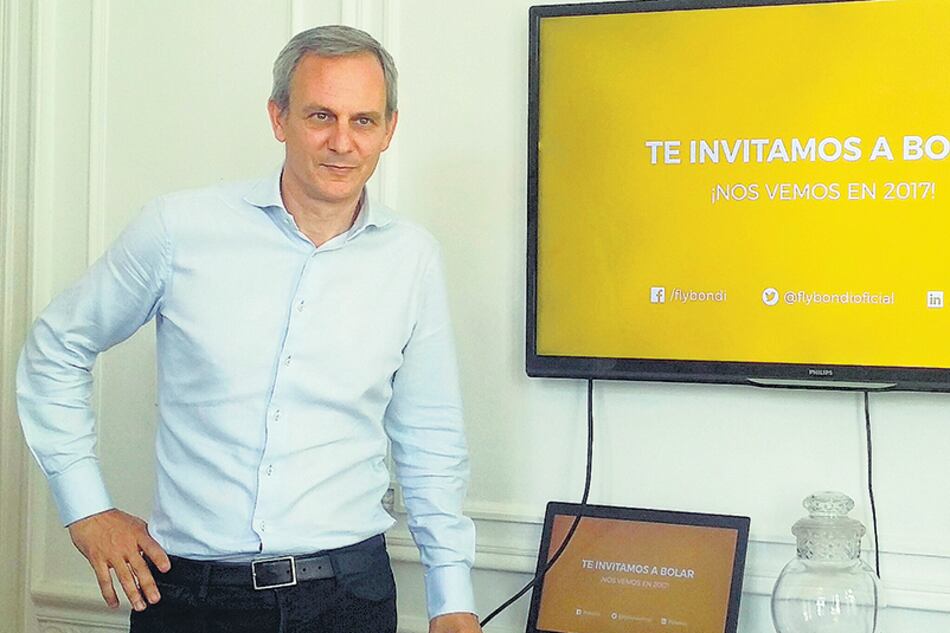 El CEO de Flybondi Julian Cook pretende las manos libres para avanzar sobre la competencia.