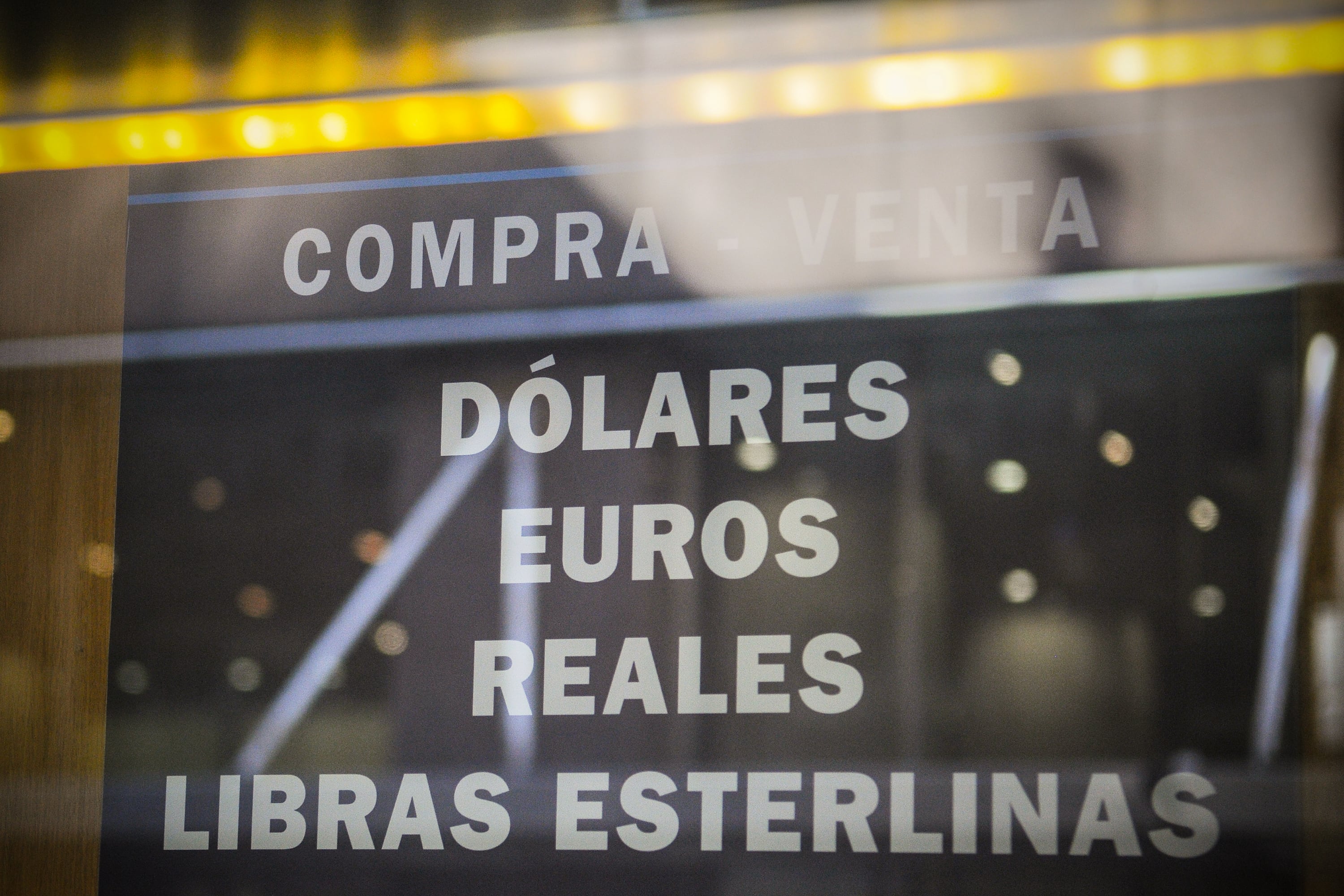 Curioso retroceso de la divisa estadounidense al finalizar la semana corta