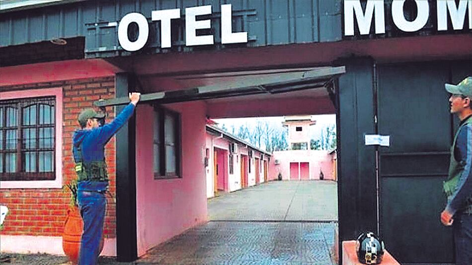 El Hotel Momentos es una de las propiedades que se mantienen embargadas.