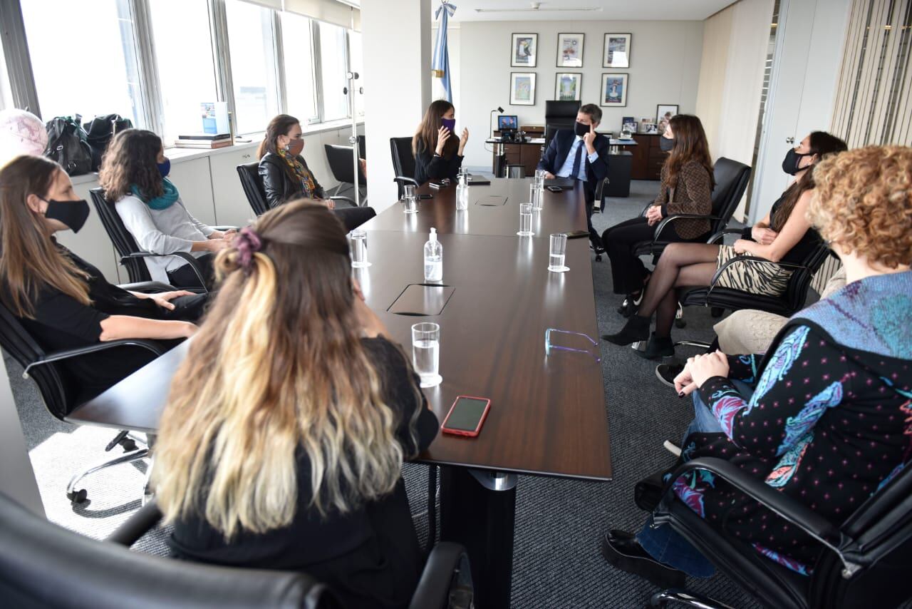 El ministro Lammens junto a la ministra Gómez Alcorta.