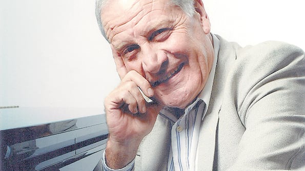 Colángelo continúa interactuando con las nuevas generaciones.