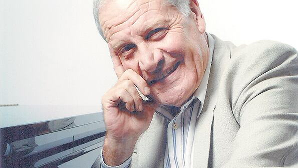 Colángelo continúa interactuando con las nuevas generaciones.