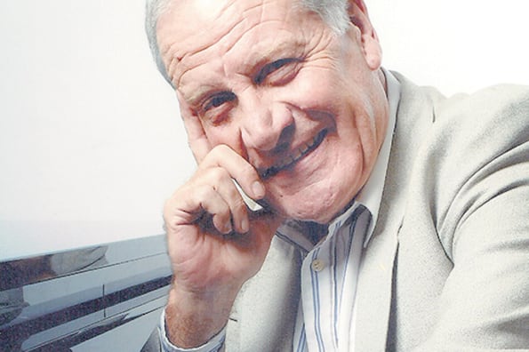 Colángelo continúa interactuando con las nuevas generaciones.