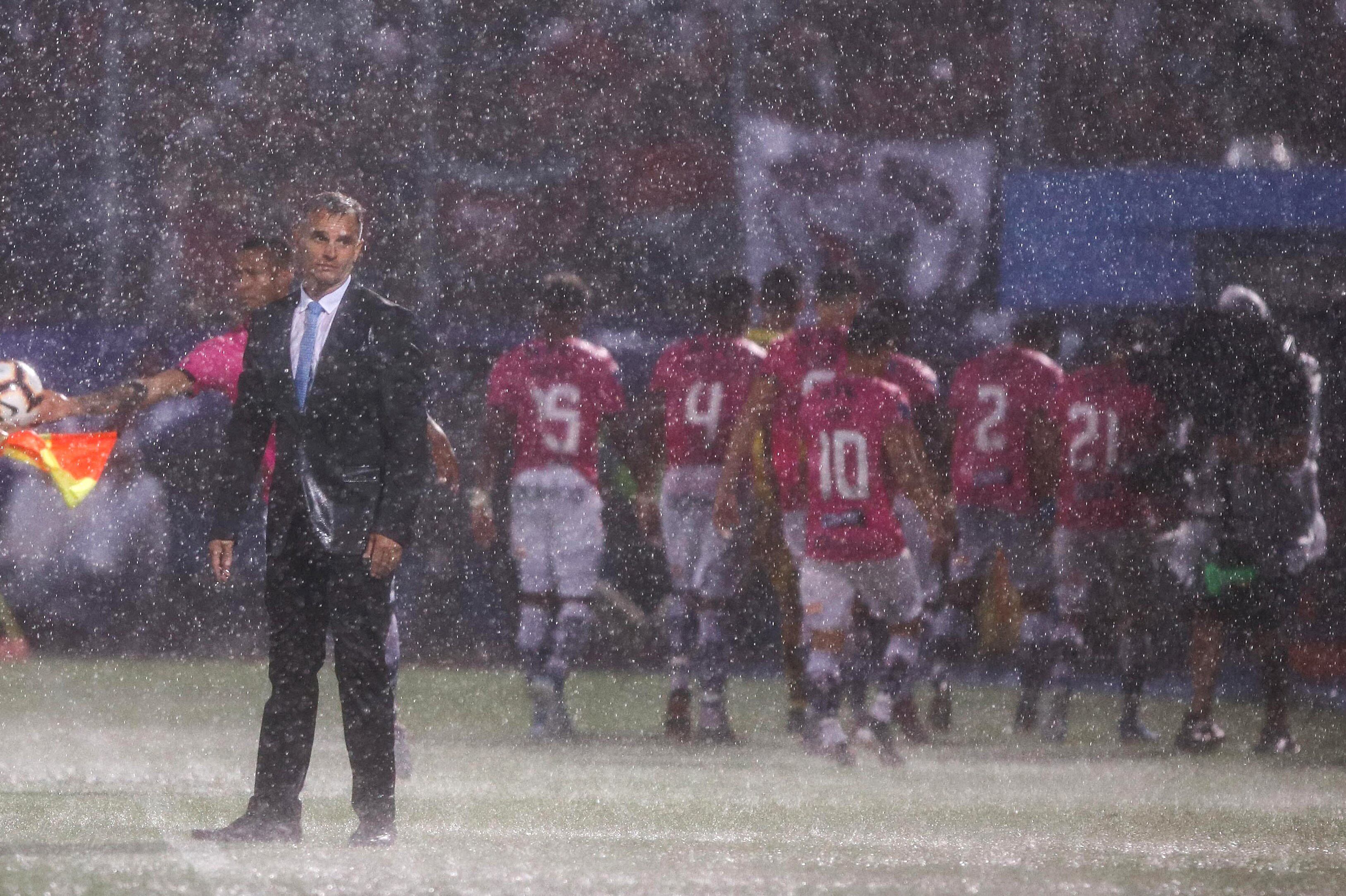 Los ecuatorianos celebran y Lavallén sufre por la derrota de Colón.