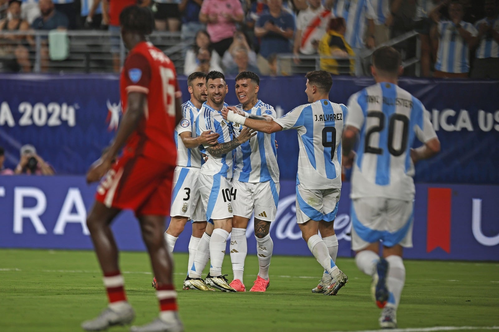 Los argentinos celebran el segundo gol