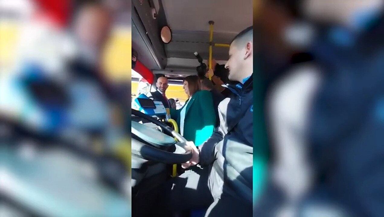 "Saldo insuficiente" en la SUBE: Bullrich no pudo pagar el boleto de colectivo en su intento por desalentar el paro general
