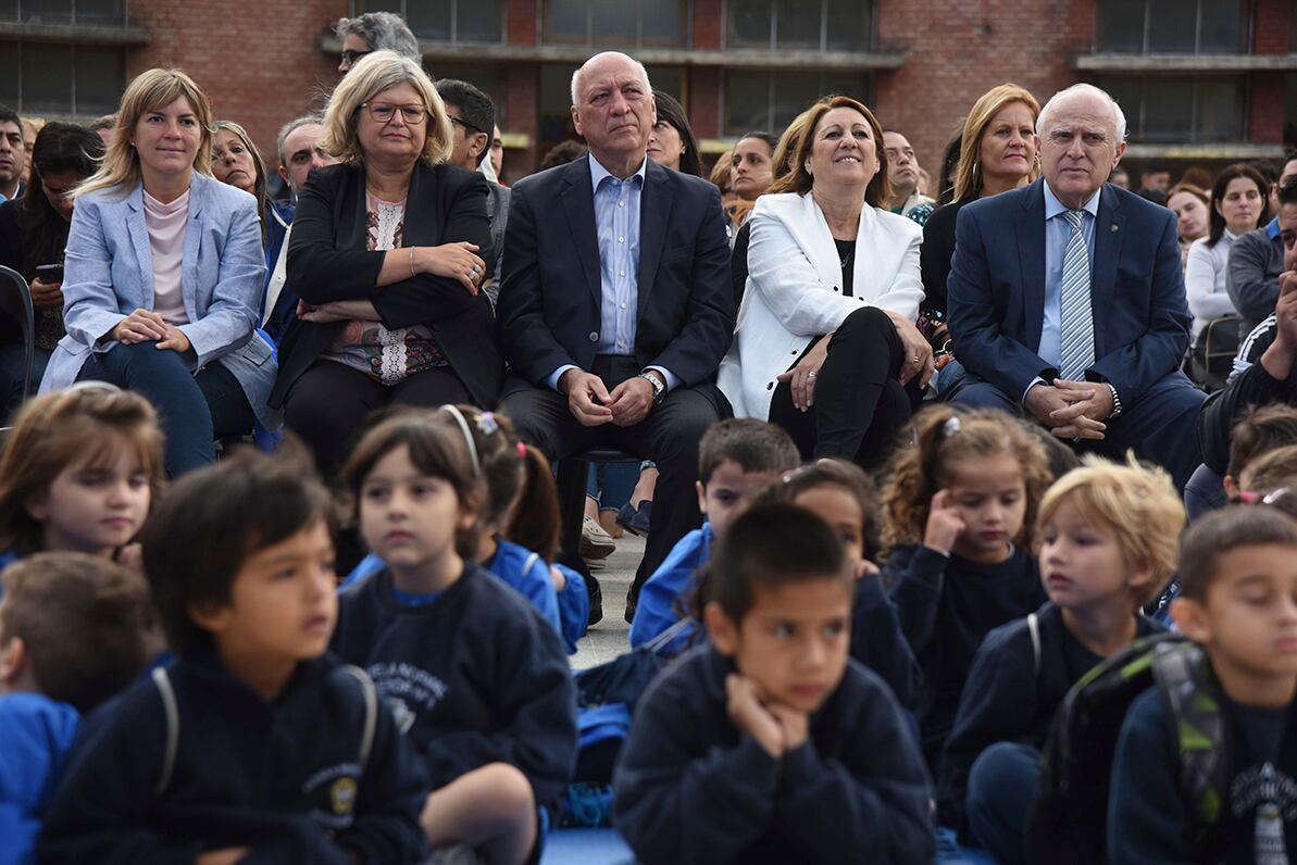 Funcionarios y el ex gobernador Bonfatti.