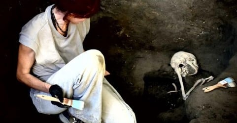 El hallazgo de los restos de un hombre y una mujer en una habitación junto a un pequeño tesoro, permite arrojar luz sobre los dramáticos eventos de la erupción del Vesubio en el año 79 d.C.