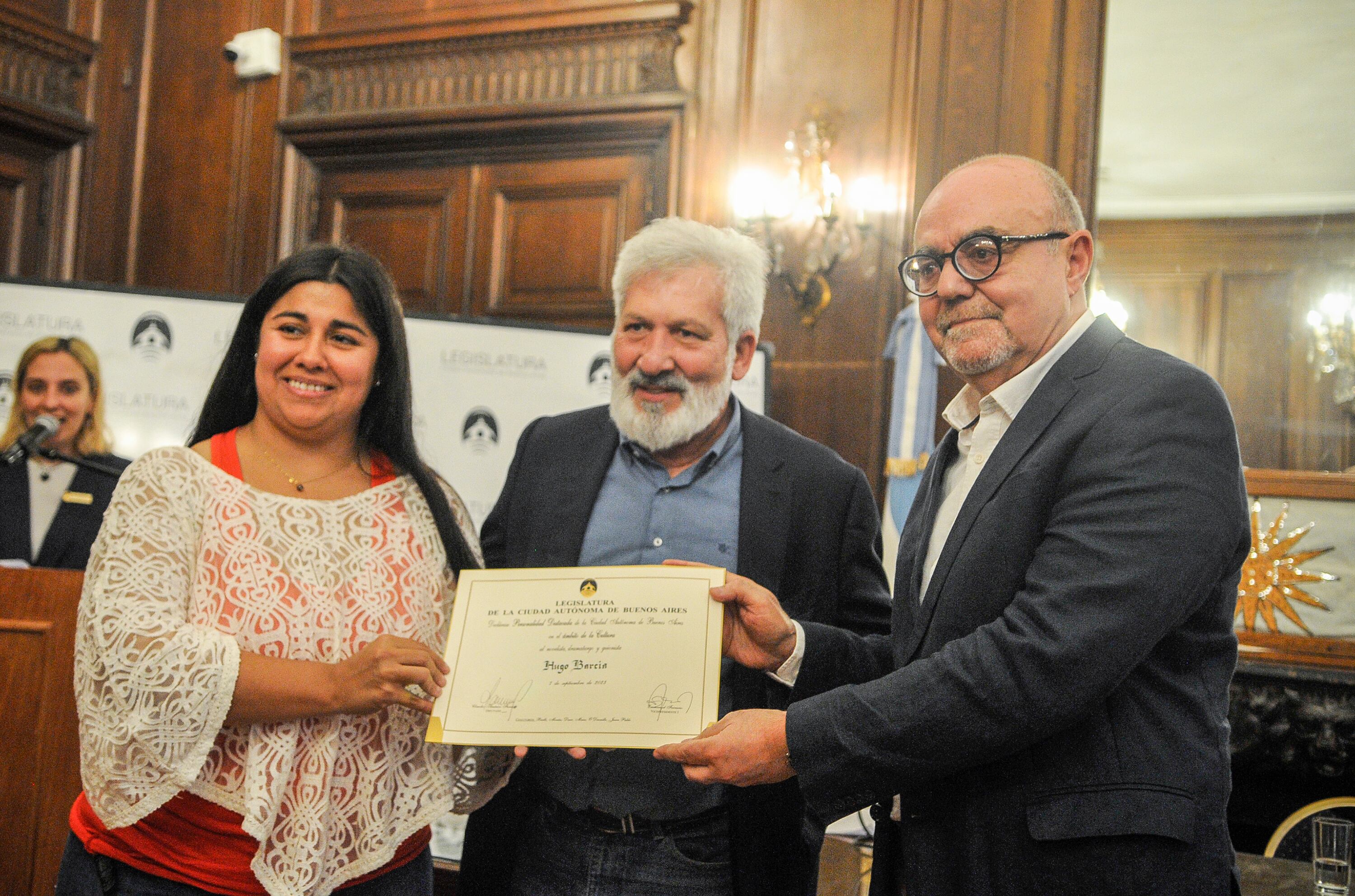 Maia Daer y Claudio Ferreño junto a Barcia. 