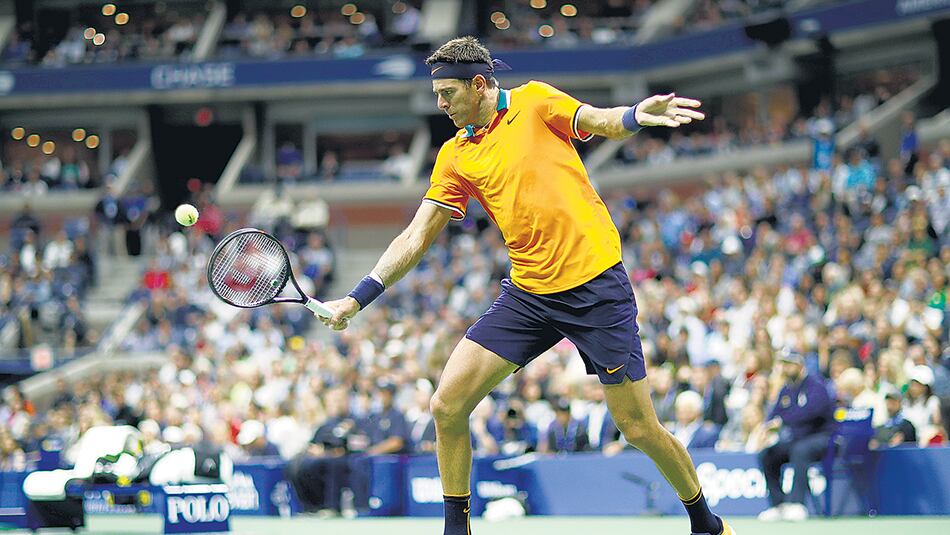 Del Potro devuelve de revés en uno de los pasajes del partido jugado en el Arthur Ashe neoyorquino.