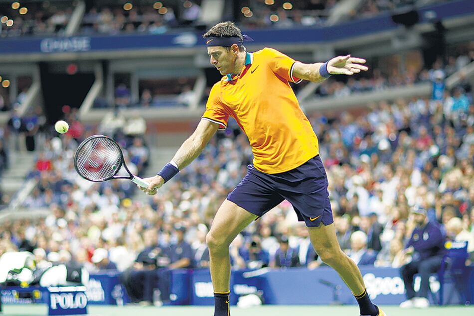 Del Potro devuelve de revés en uno de los pasajes del partido jugado en el Arthur Ashe neoyorquino.