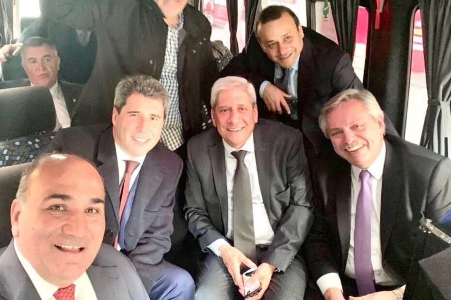 Uñac, Manzur y Oscar Ahuad, algunos de los jefes provinciales que dieron apoyo al presidente