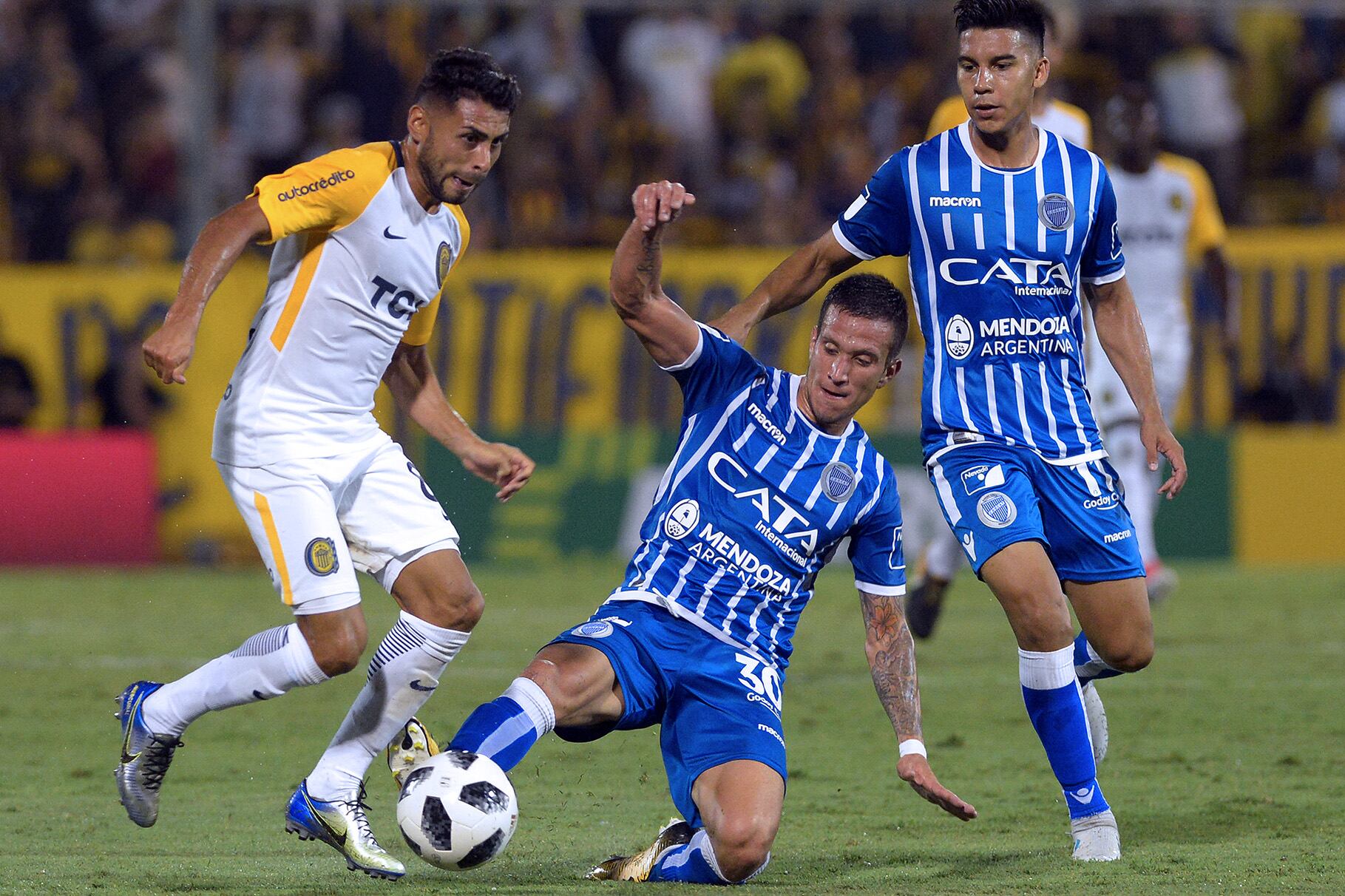 Carrizo jugó porque se lesionó Ortigoza en el vestuario. El diez no gravitó.