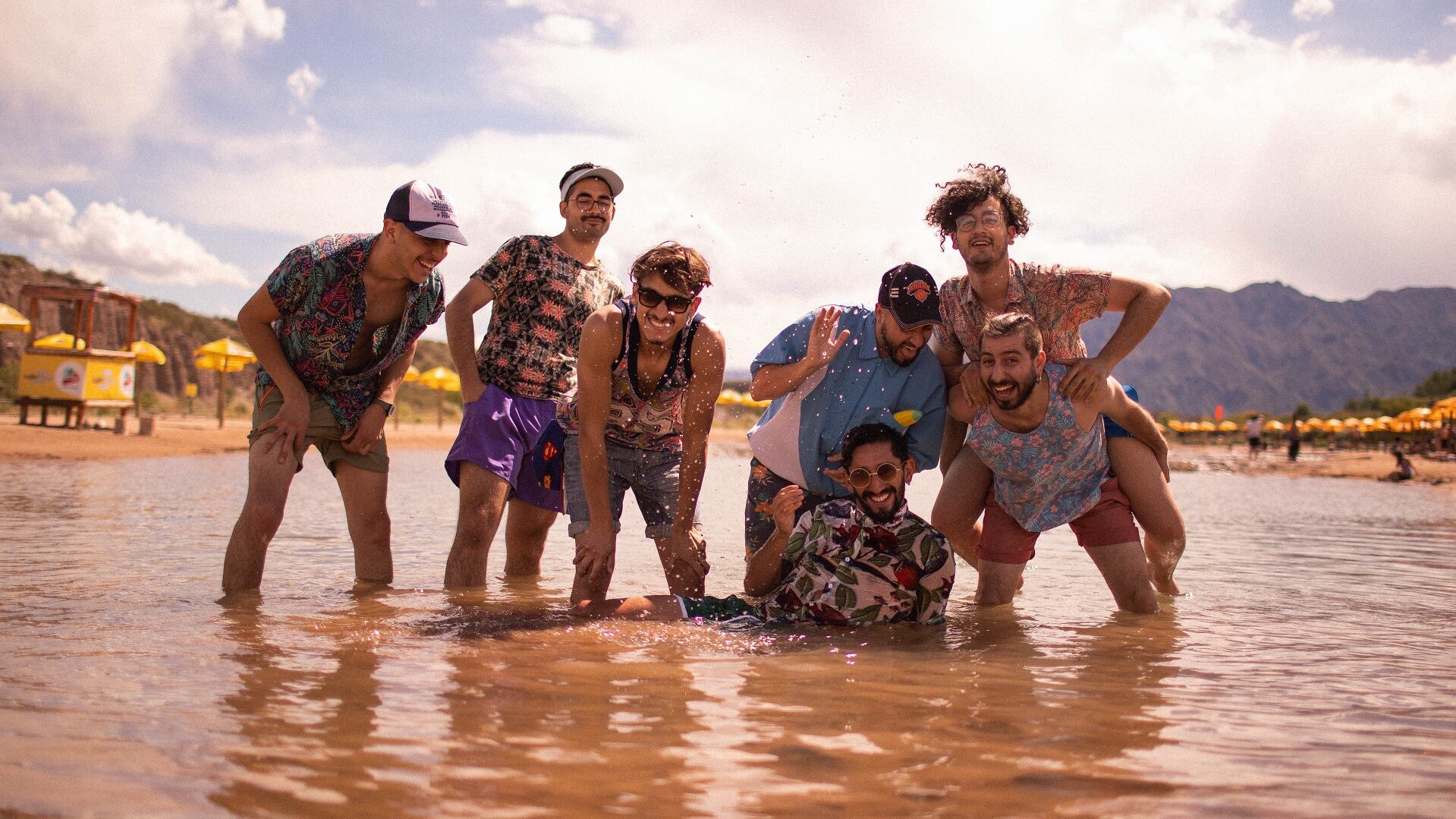 "Hemos podido sacarle al indie un poco el prejuicio", evalúan los hermanos Nazar sobre su proyecto sin límites.