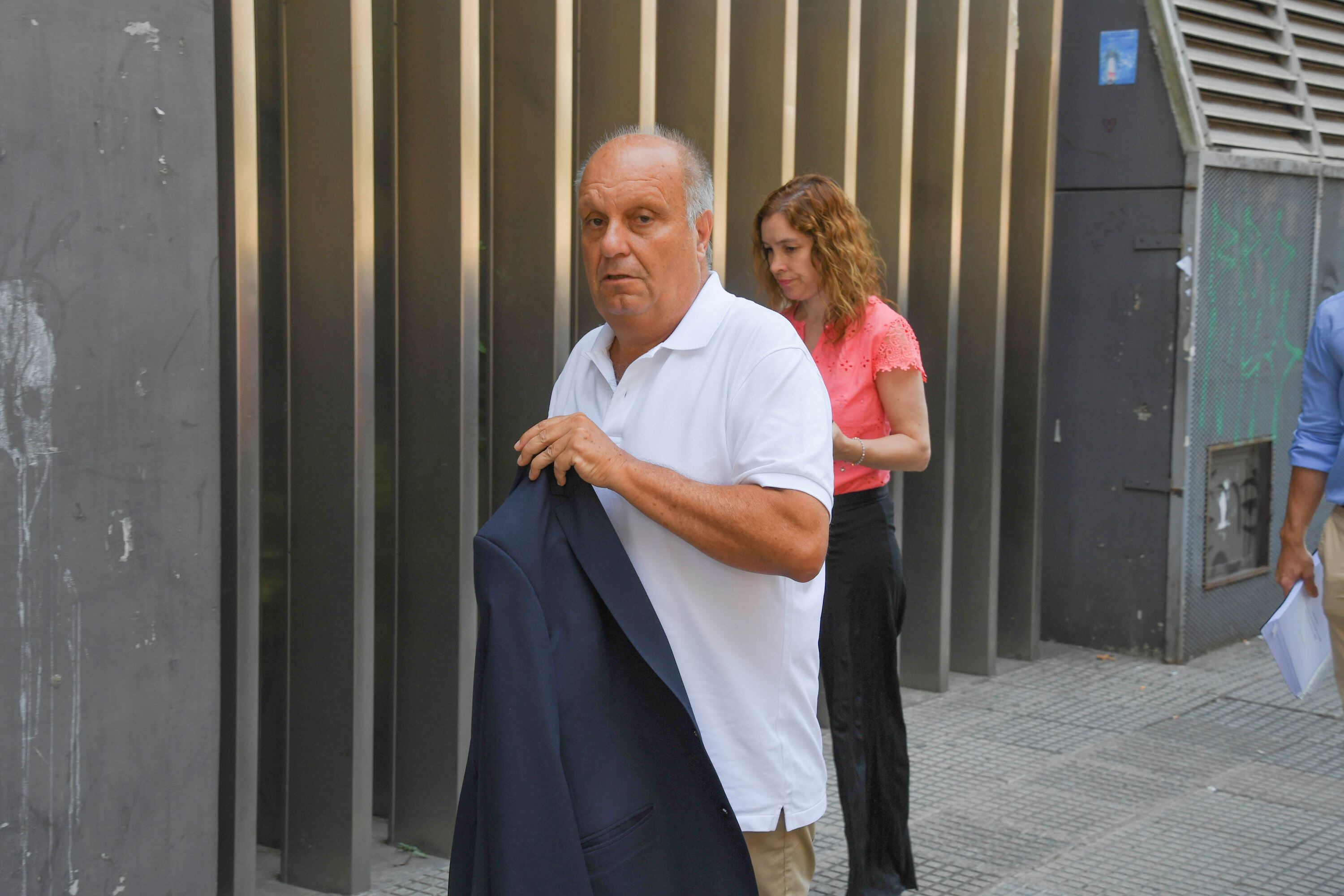 Lombardi dice que "no está de acuerdo" con privatizar los medios públicos y quiere "cerrarlos directamente"