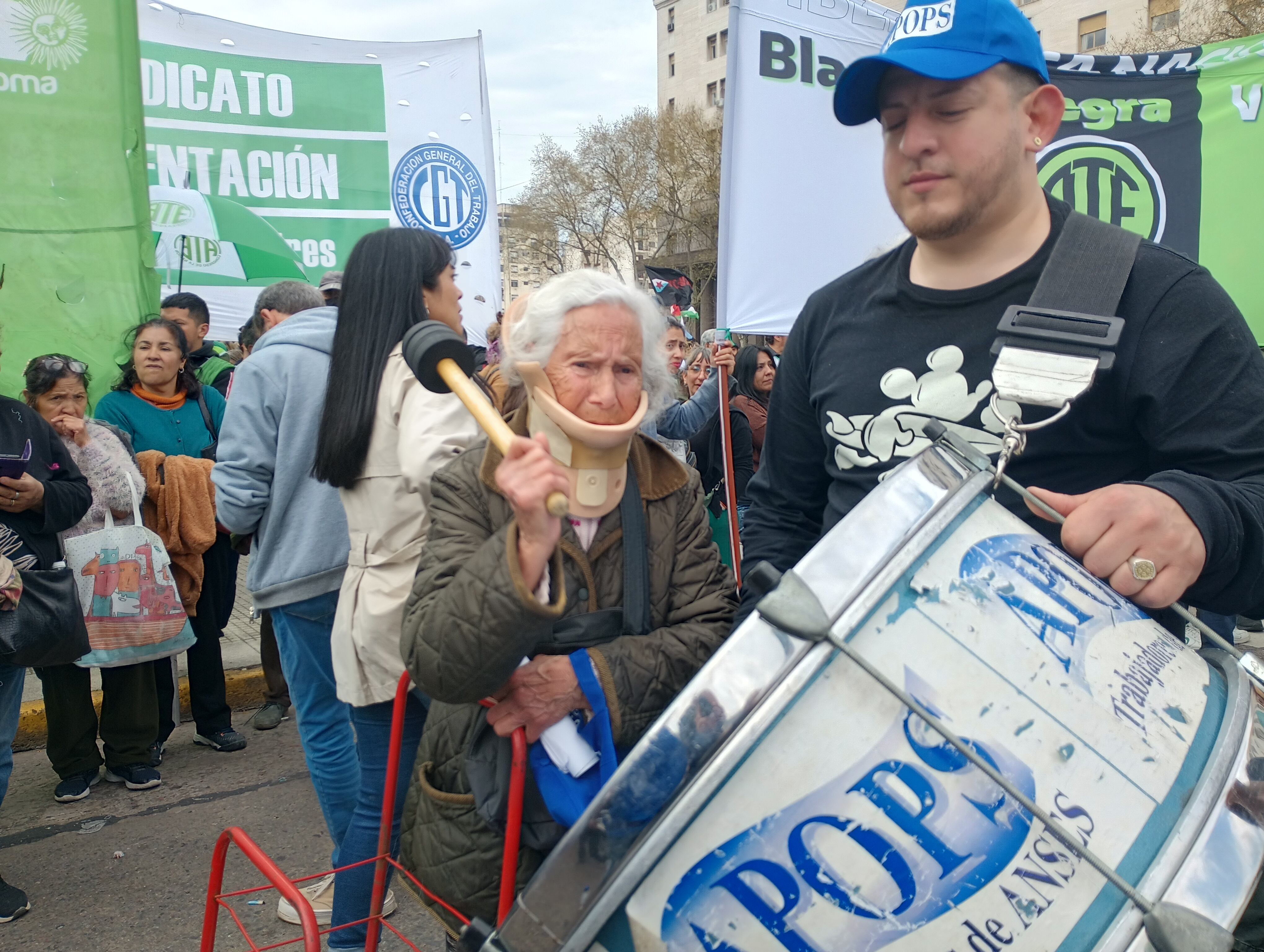 Miles de jubilados y jubialdas se movilizaron este miércoles hasta el Congreso.