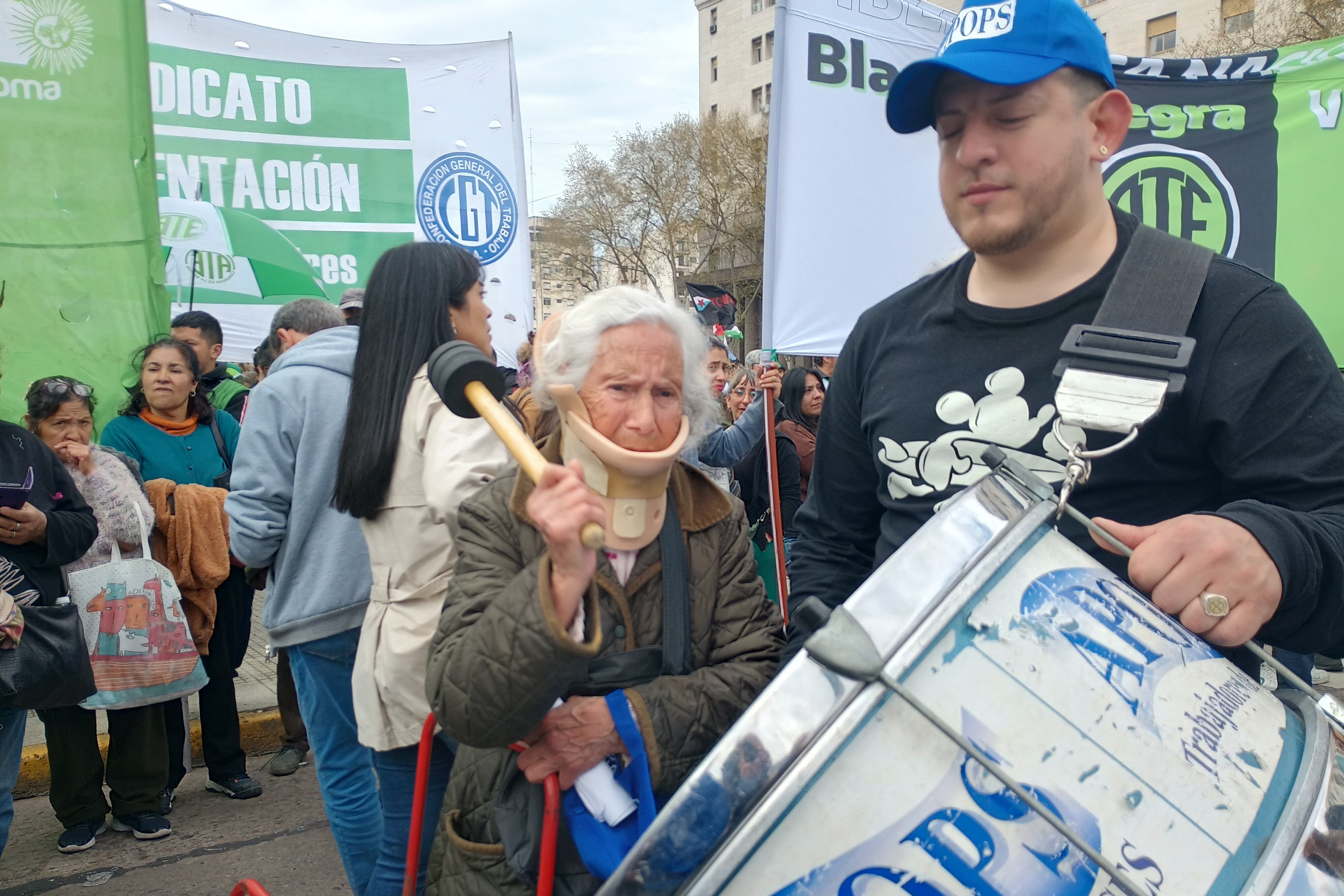 Miles de jubilados y jubialdas se movilizaron este miércoles hasta el Congreso.