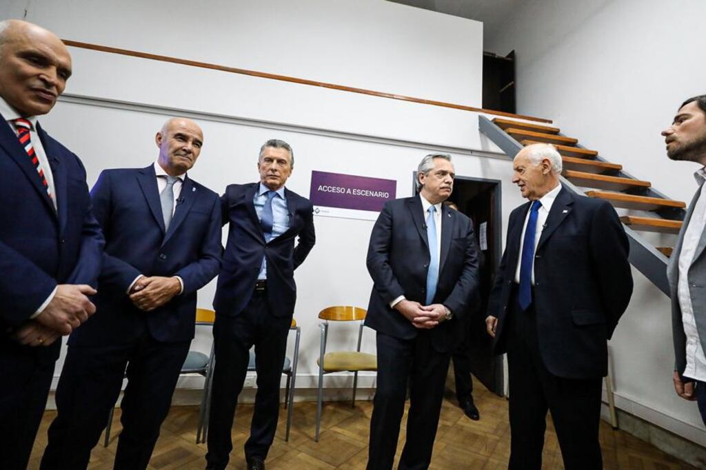 Los cruces continuaron en el día después del debate.