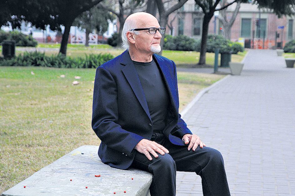 “Soy hincha de Almagro desde que nací, me hice socio de jovencito”, dice.