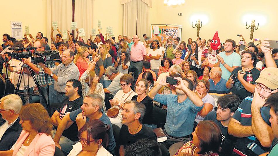 La votación en el Concejo Deliberante de Gualeguaychú contó con una presencia nutrida de vecinos.
